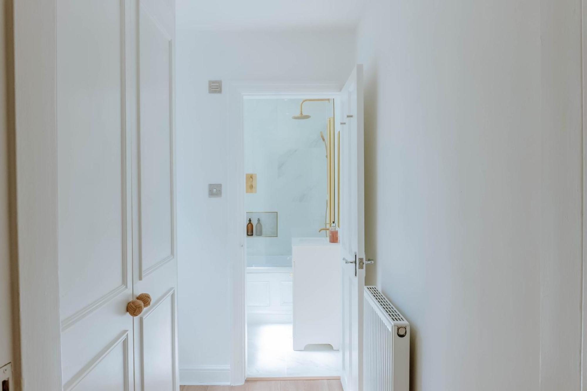 Dragon Parade Apartment - Central Харрогейт Экстерьер фото